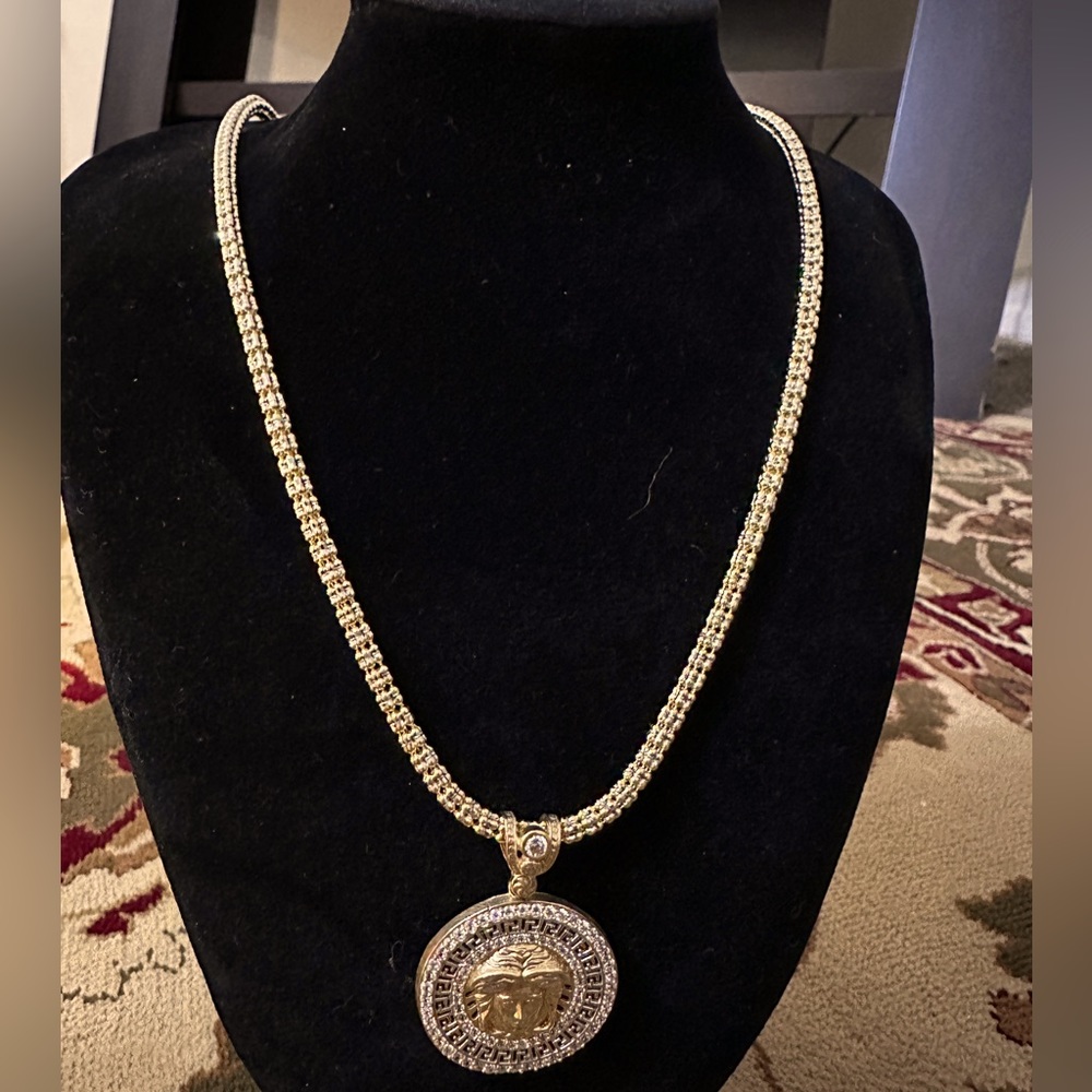 10kt gold chain and charm